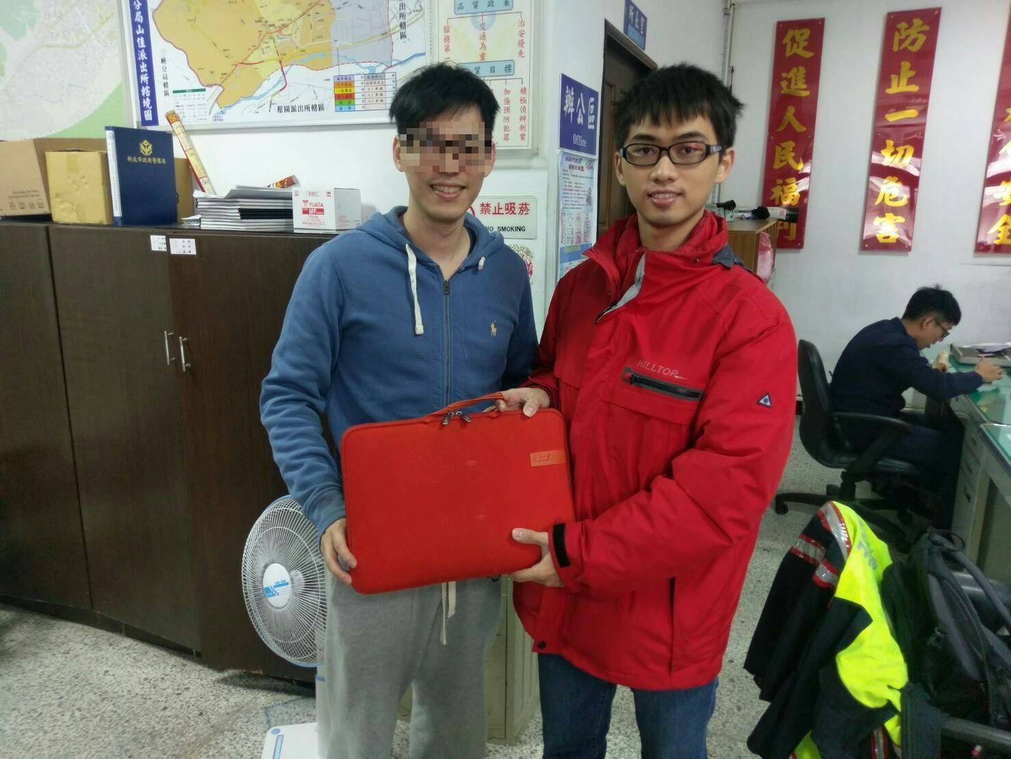 失主與警方合照