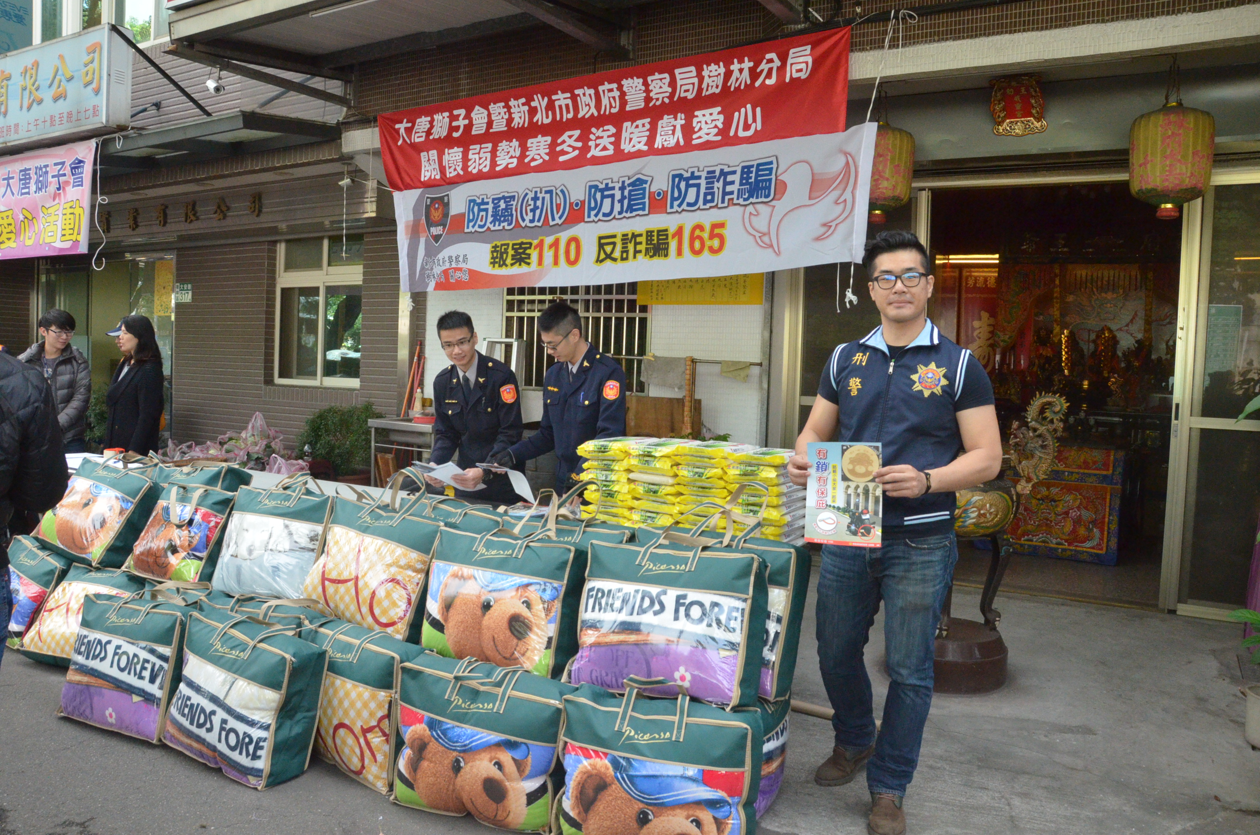 寒冬送暖關懷慰問獨居老人  樹林警揪甘心