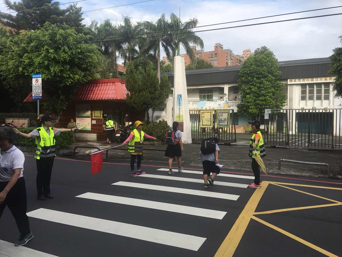 開學了!　樹林警守護校園安全